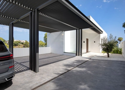ELEGANTE VILLA DE LUJO DE 6 DORMITORIOS EN BENAHAVÍS – COMPLETAMENTE AMUEBLADA