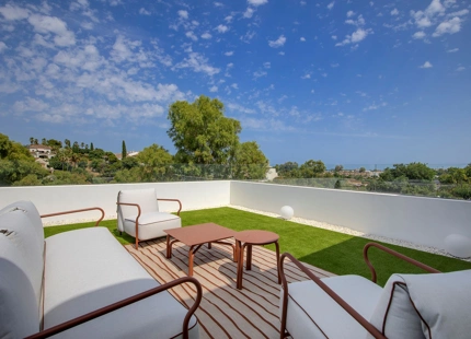 ELEGANTE VILLA DE LUJO DE 6 DORMITORIOS EN BENAHAVÍS – COMPLETAMENTE AMUEBLADA