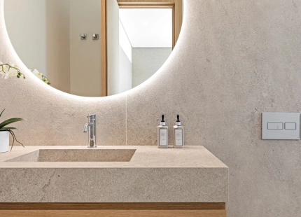 ELEGANTE VILLA DE LUJO DE 6 DORMITORIOS EN BENAHAVÍS – COMPLETAMENTE AMUEBLADA