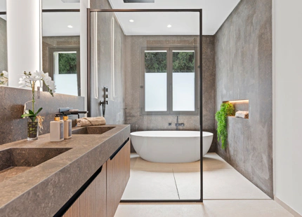ELEGANTE VILLA DE LUJO DE 6 DORMITORIOS EN BENAHAVÍS – COMPLETAMENTE AMUEBLADA