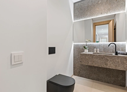 ELEGANTE VILLA DE LUJO DE 6 DORMITORIOS EN BENAHAVÍS – COMPLETAMENTE AMUEBLADA