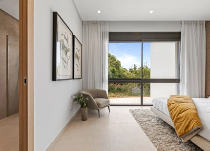 ELEGANTE VILLA DE LUJO DE 6 DORMITORIOS EN BENAHAVÍS – COMPLETAMENTE AMUEBLADA