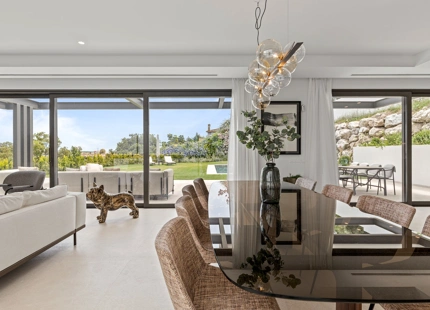 ELEGANTE VILLA DE LUJO DE 6 DORMITORIOS EN BENAHAVÍS – COMPLETAMENTE AMUEBLADA