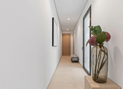 ELEGANTE VILLA DE LUJO DE 6 DORMITORIOS EN BENAHAVÍS – COMPLETAMENTE AMUEBLADA