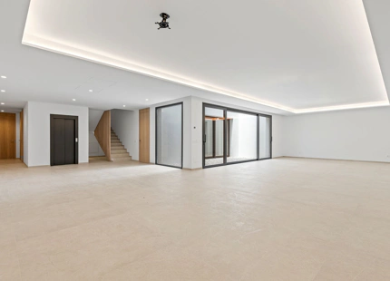 ELEGANTE VILLA DE LUJO DE 6 DORMITORIOS EN BENAHAVÍS – COMPLETAMENTE AMUEBLADA