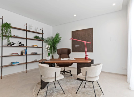 ELEGANTE VILLA DE LUJO DE 6 DORMITORIOS EN BENAHAVÍS – COMPLETAMENTE AMUEBLADA