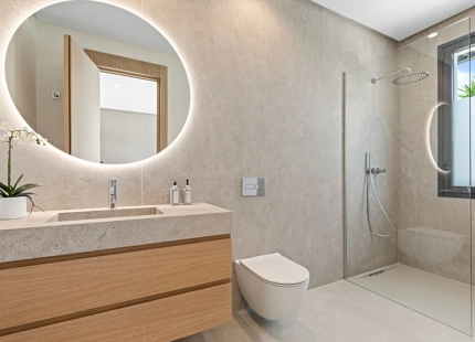 ELEGANTE VILLA DE LUJO DE 6 DORMITORIOS EN BENAHAVÍS – COMPLETAMENTE AMUEBLADA