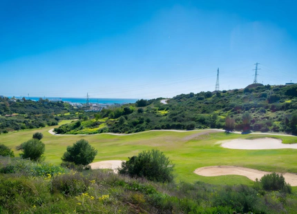 VILLA EN PRIMERA LÍNEA DE GOLF EN ESTEPONA – NUEVO DESARROLLO DE LUJO