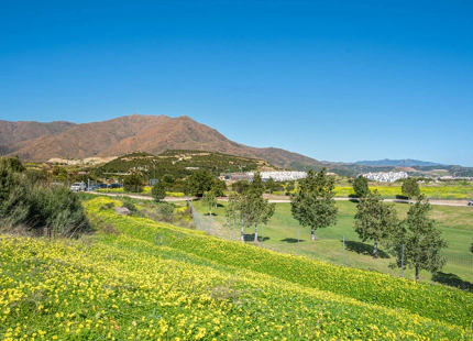 VILLA EN PRIMERA LÍNEA DE GOLF EN ESTEPONA – NUEVO DESARROLLO DE LUJO