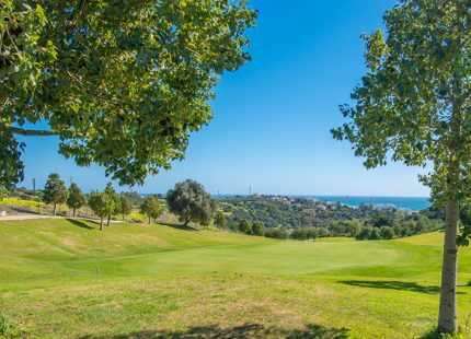 VILLA EN PRIMERA LÍNEA DE GOLF EN ESTEPONA – NUEVO DESARROLLO DE LUJO