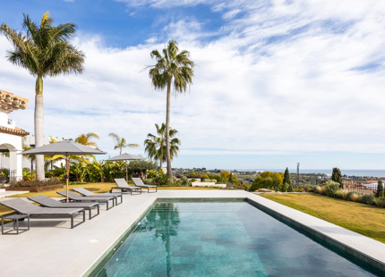 VILLA EXCEPCIONAL DE 4 DORMITORIOS CON IMPRESIONANTES VISTAS AL MAR EN BENAHAVÍS