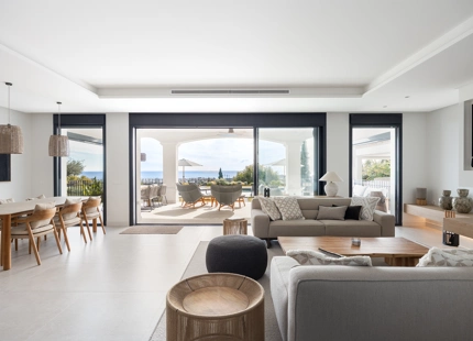 VILLA EXCEPCIONAL DE 4 DORMITORIOS CON IMPRESIONANTES VISTAS AL MAR EN BENAHAVÍS