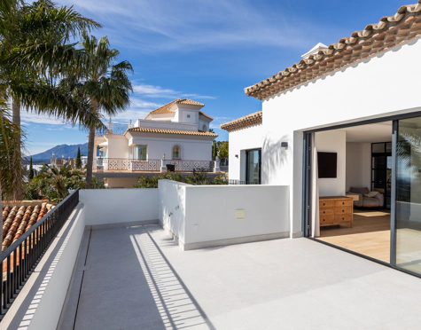 Villa for sale in Los Flamingos, Benahavis