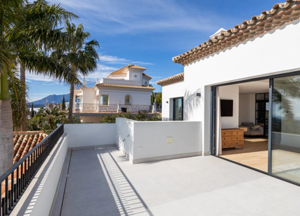 VILLA EXCEPCIONAL DE 4 DORMITORIOS CON IMPRESIONANTES VISTAS AL MAR EN BENAHAVÍS