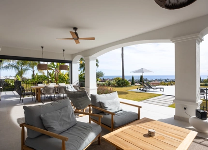 VILLA EXCEPCIONAL DE 4 DORMITORIOS CON IMPRESIONANTES VISTAS AL MAR EN BENAHAVÍS
