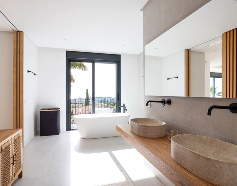 Villa for sale in Los Flamingos, Benahavis