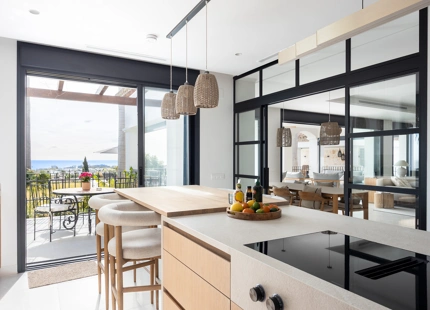 VILLA EXCEPCIONAL DE 4 DORMITORIOS CON IMPRESIONANTES VISTAS AL MAR EN BENAHAVÍS