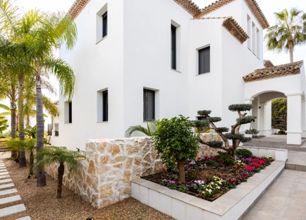 VILLA EXCEPCIONAL DE 4 DORMITORIOS CON IMPRESIONANTES VISTAS AL MAR EN BENAHAVÍS
