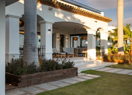 VILLA EXCEPCIONAL DE 4 DORMITORIOS CON IMPRESIONANTES VISTAS AL MAR EN BENAHAVÍS