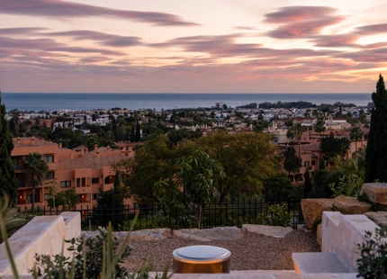 VILLA EXCEPCIONAL DE 4 DORMITORIOS CON IMPRESIONANTES VISTAS AL MAR EN BENAHAVÍS