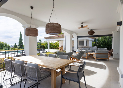 VILLA EXCEPCIONAL DE 4 DORMITORIOS CON IMPRESIONANTES VISTAS AL MAR EN BENAHAVÍS