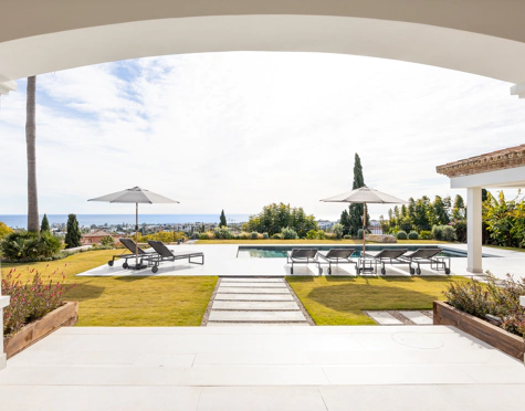 Villa for sale in Los Flamingos, Benahavis