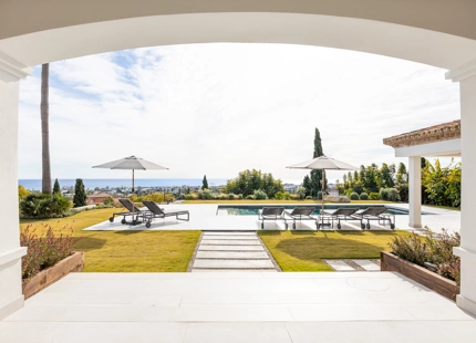VILLA EXCEPCIONAL DE 4 DORMITORIOS CON IMPRESIONANTES VISTAS AL MAR EN BENAHAVÍS