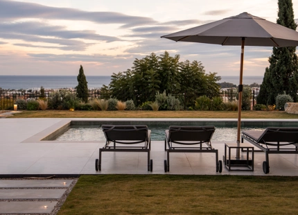 VILLA EXCEPCIONAL DE 4 DORMITORIOS CON IMPRESIONANTES VISTAS AL MAR EN BENAHAVÍS