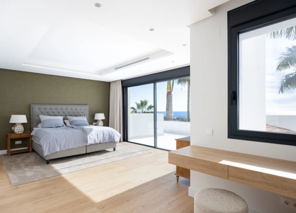 VILLA EXCEPCIONAL DE 4 DORMITORIOS CON IMPRESIONANTES VISTAS AL MAR EN BENAHAVÍS
