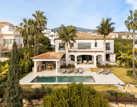 Villa for sale in Los Flamingos, Benahavis