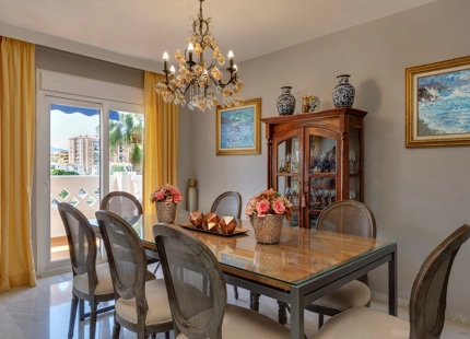 ÁTICO DÚPLEX ELEGANTE CON AMPLIA TERRAZA EN SAN PEDRO DE ALCÁNTARA