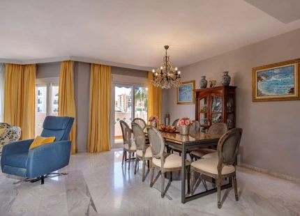 ÁTICO DÚPLEX ELEGANTE CON AMPLIA TERRAZA EN SAN PEDRO DE ALCÁNTARA