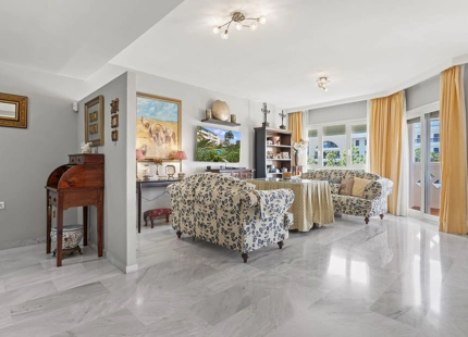 ÁTICO DÚPLEX ELEGANTE CON AMPLIA TERRAZA EN SAN PEDRO DE ALCÁNTARA