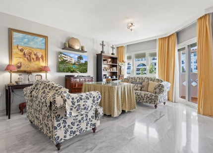 ÁTICO DÚPLEX ELEGANTE CON AMPLIA TERRAZA EN SAN PEDRO DE ALCÁNTARA