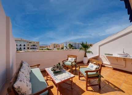 ÁTICO DÚPLEX ELEGANTE CON AMPLIA TERRAZA EN SAN PEDRO DE ALCÁNTARA