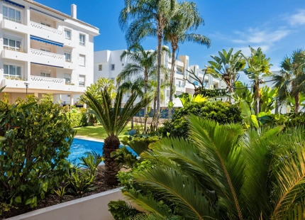 ÁTICO DÚPLEX ELEGANTE CON AMPLIA TERRAZA EN SAN PEDRO DE ALCÁNTARA