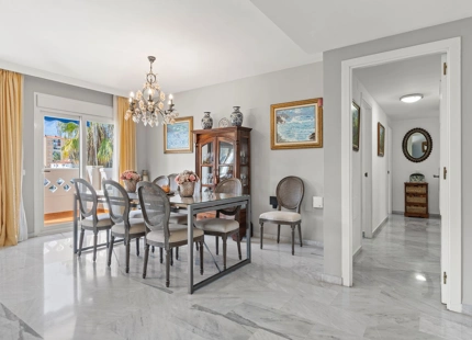 ÁTICO DÚPLEX ELEGANTE CON AMPLIA TERRAZA EN SAN PEDRO DE ALCÁNTARA