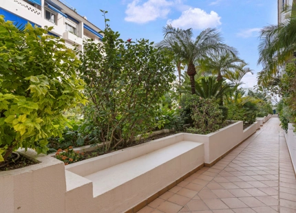 ÁTICO DÚPLEX ELEGANTE CON AMPLIA TERRAZA EN SAN PEDRO DE ALCÁNTARA