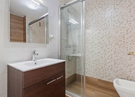 ÁTICO DÚPLEX ELEGANTE CON AMPLIA TERRAZA EN SAN PEDRO DE ALCÁNTARA