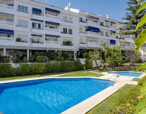 ÁTICO DÚPLEX ELEGANTE CON AMPLIA TERRAZA EN SAN PEDRO DE ALCÁNTARA