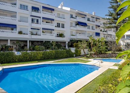 ÁTICO DÚPLEX ELEGANTE CON AMPLIA TERRAZA EN SAN PEDRO DE ALCÁNTARA