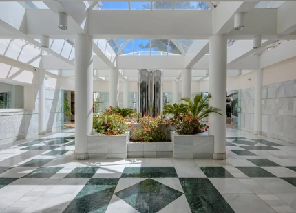 ÁTICO DÚPLEX ELEGANTE CON AMPLIA TERRAZA EN SAN PEDRO DE ALCÁNTARA