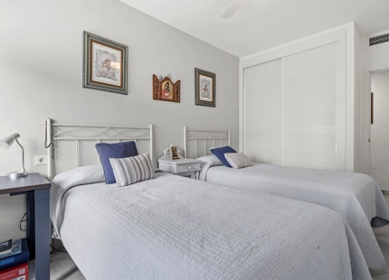 ÁTICO DÚPLEX ELEGANTE CON AMPLIA TERRAZA EN SAN PEDRO DE ALCÁNTARA