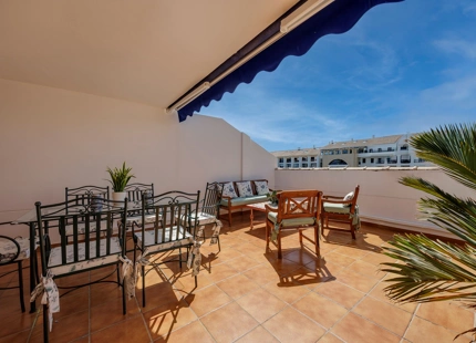 ÁTICO DÚPLEX ELEGANTE CON AMPLIA TERRAZA EN SAN PEDRO DE ALCÁNTARA