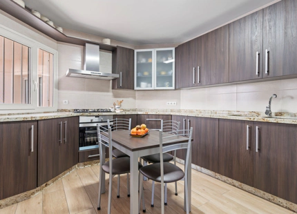 ÁTICO DÚPLEX ELEGANTE CON AMPLIA TERRAZA EN SAN PEDRO DE ALCÁNTARA