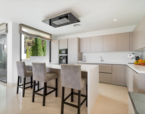 Villa en venta en La Alqueria, Benahavis