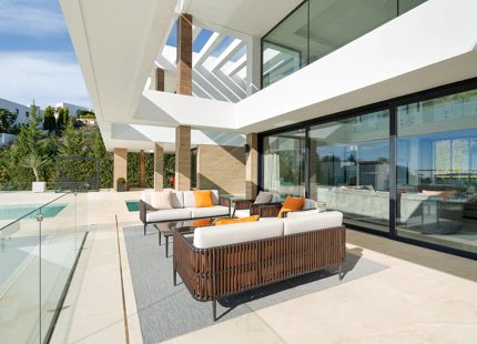 VILLA DE LUJO CONTEMPORÁNEA CON VISTAS PANORÁMICAS EN LA ALQUERÍA, BENAHAVÍS