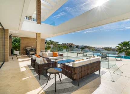 VILLA DE LUJO CONTEMPORÁNEA CON VISTAS PANORÁMICAS EN LA ALQUERÍA, BENAHAVÍS