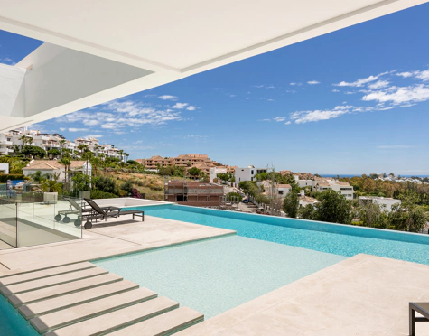 Villa en venta en La Alqueria, Benahavis