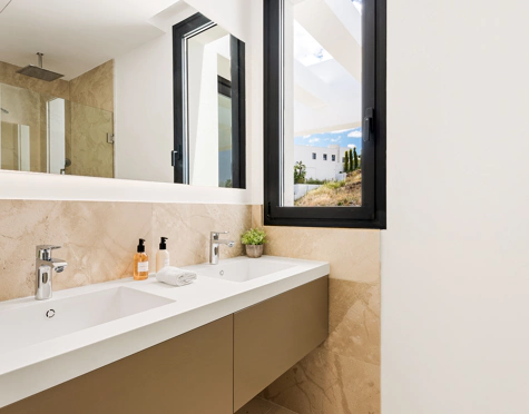 Villa en venta en La Alqueria, Benahavis